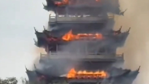 突发事件：江苏永庆寺文昌阁发生火灾，整栋阁楼只剩下骨架！！_哔哩哔...